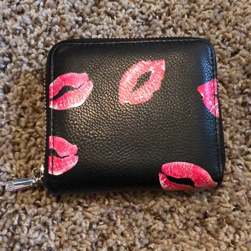 Charming Charlie lip wallet